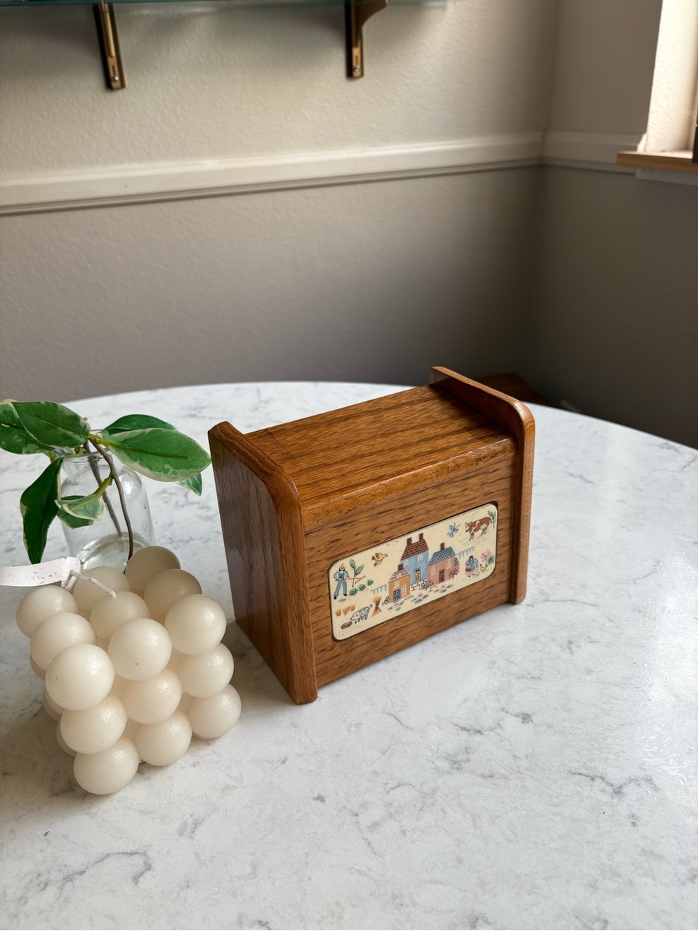 Vintage Good Wood Wooden Recipe Box with Country Cottage Illustration - Brown